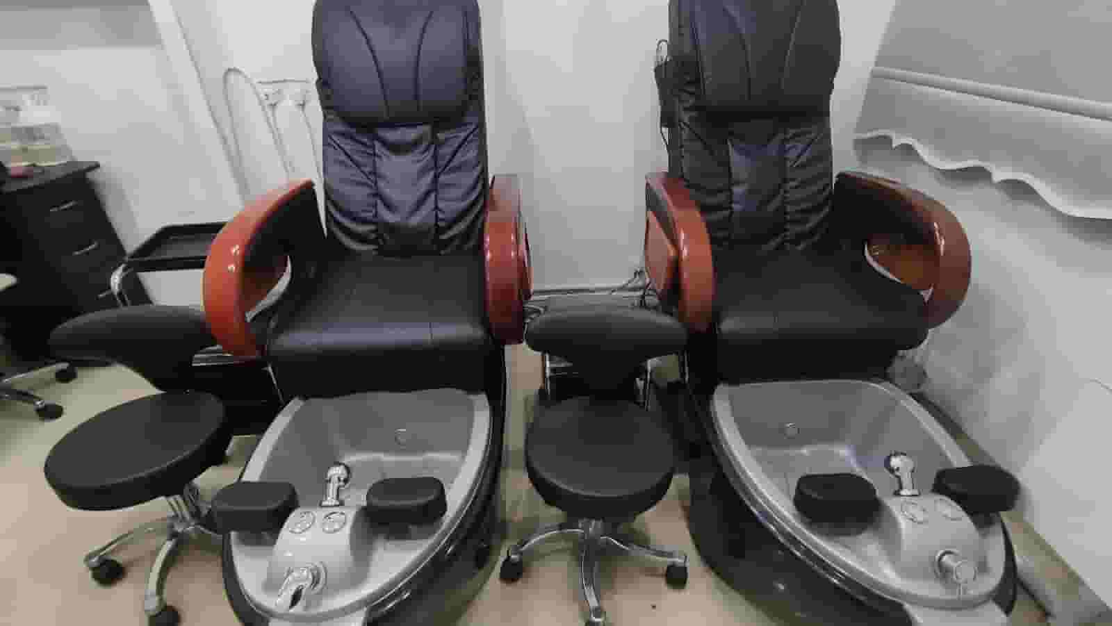 For sale 2 pedicure chairs and manicure