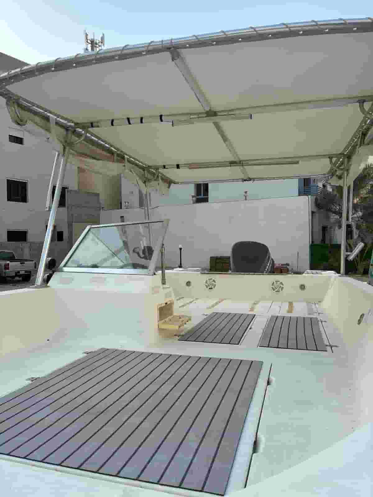For sale a 20-foot Omani cruiser model 2015  For sale a 20-foot Omani cruiser model 2015