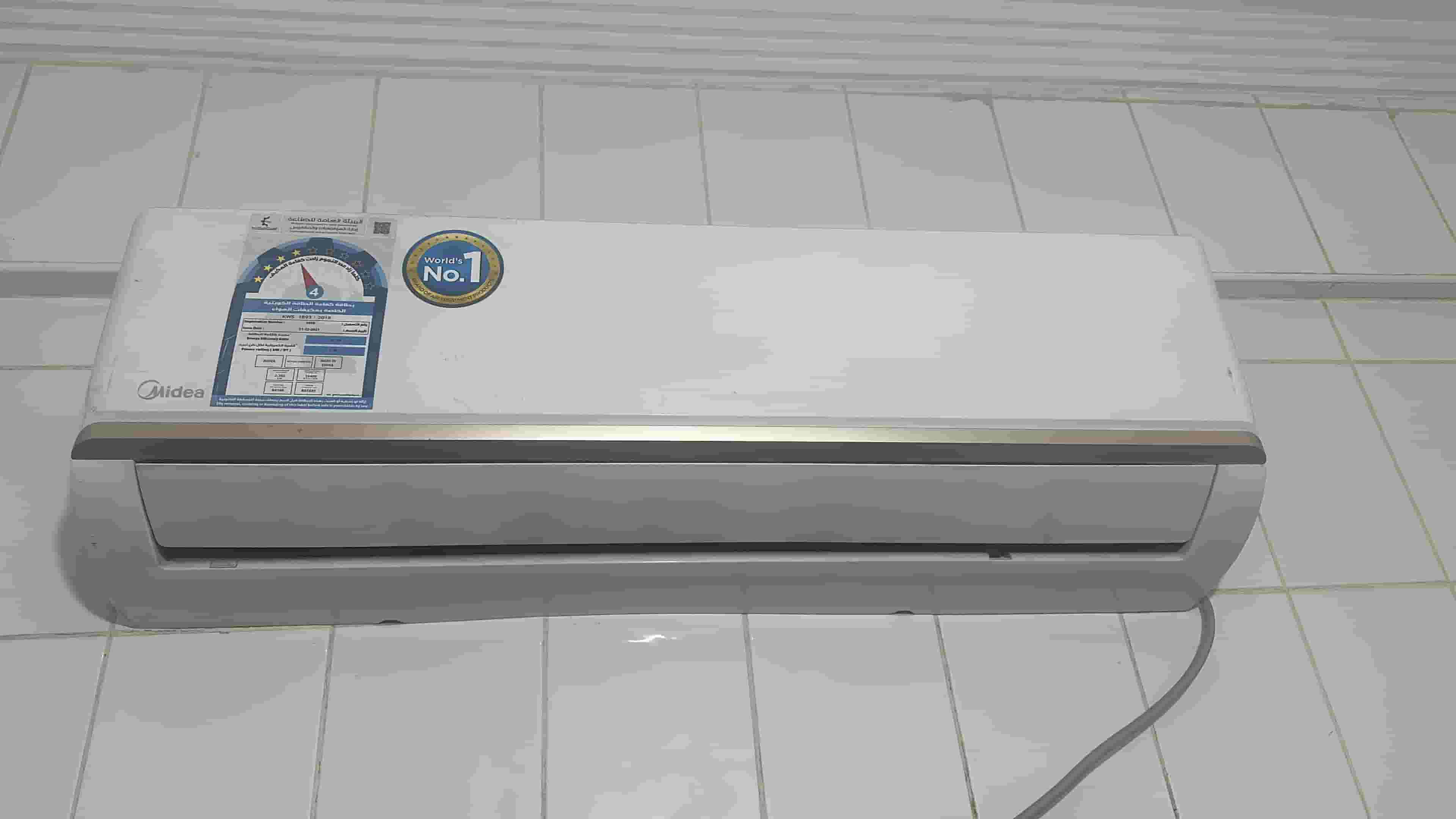 Very clean Midea air conditioner for sale Very clean Midea air conditioner for sale